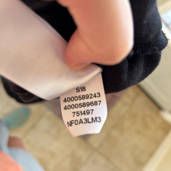 NWOT The North Face Mesh Criss Cross Sweater Sz L - Picture 10 of 10